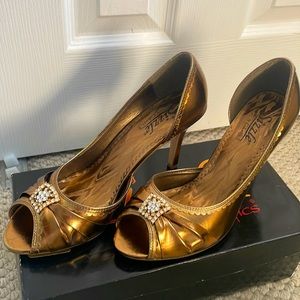 Women’s dress 2” heels